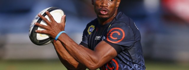 Makazole Mapimpi re-signs with the Sharks until 2025