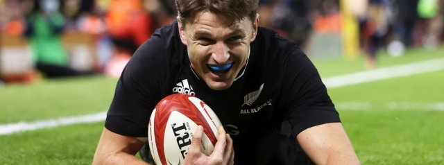 Beauden Barrett recommits to New Zealand Rugby until 2027