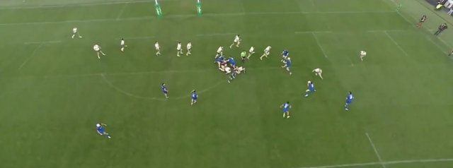 Italy score a sensational try through Capuozzo