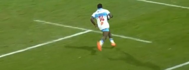 Cheswill Jooste with a magical try