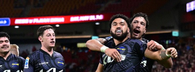 Hurricanes wing Fehi Fineanganofo to join Newcastle Red Bulls