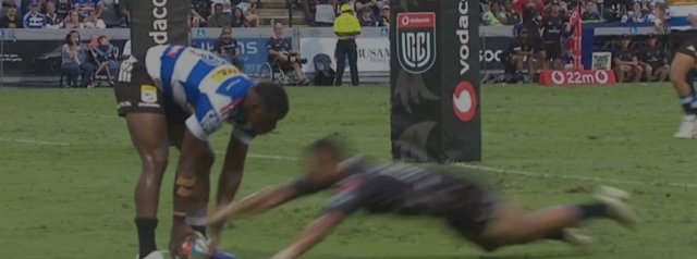 Warrick Gelant error gifts the Sharks flyer, Jaco Williams, a match winning try