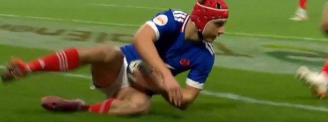 Watch as Louis Bielle-Biarrey opens the scores