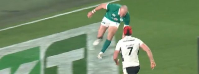 Jacob Stockdale opens the scores for Ireland