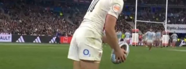 WATCH: Fin Smith's amazing drop kick