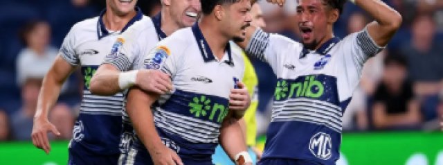 Blues beat Waratahs 35 - 20, 12th straight win.