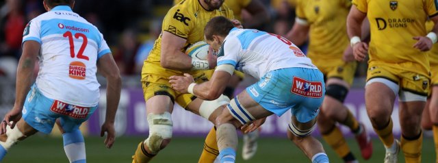 Bulls run riot against Dragons