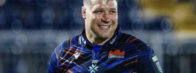 Grant Gilchrist cruises through a gap to set up a try