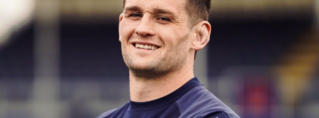 club captain Bradbury signs on for another season