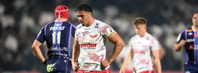Scarlets openside Dan Davis signs new contract