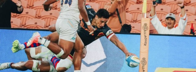 Josh Jacomb at First Five for Gallagher Chiefs against Highlanders