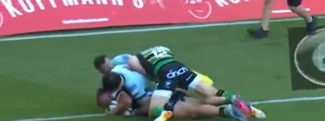 Tom Litchfield scores his 3rd try of the game