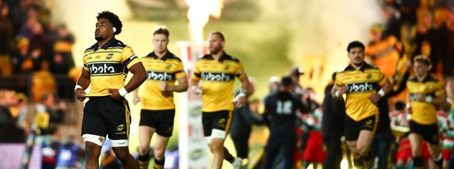 Hurricanes blow away Blues to book spot in Grand Final