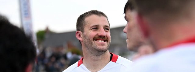 Stuart McCloskey re-signs with Ulster