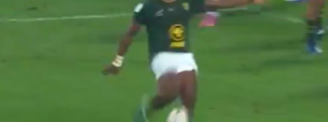 Vusi Moyo's crosskick creates a try