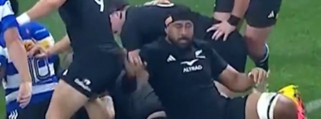 The All Blacks score the first try of the Rugby's Greatest Rivalry