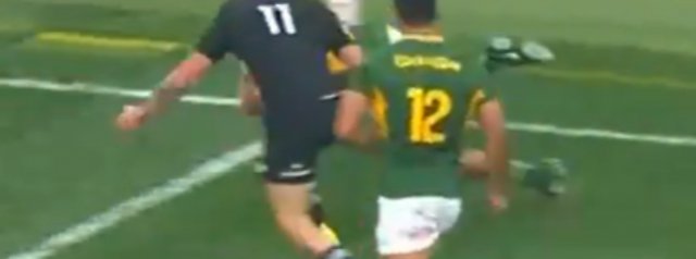 Kurt-Lee Arendse scores for the Springboks